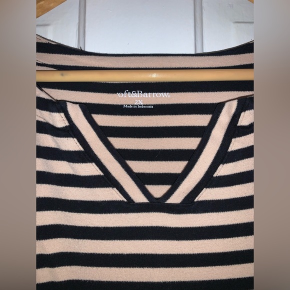 Striped V-Neck - Picture 2 of 3